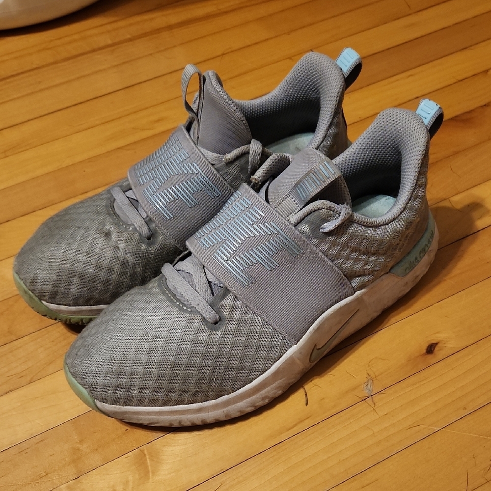 Nike Renew Women's Sneakers